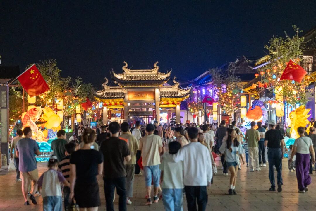 有(yǒu)一(yi)種節(jie)假日(ri)，叫周莊！