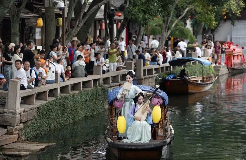 雙節(jie)周莊“慧”待客，科(ke)技(ji)賦能(néng)+N